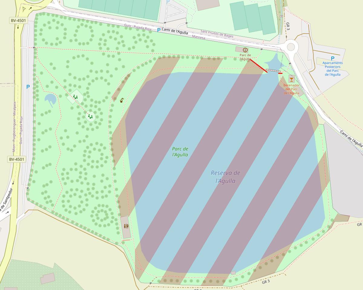 Imatge de l'espai del parc al qual no es podrà accedir (amb ratlles)