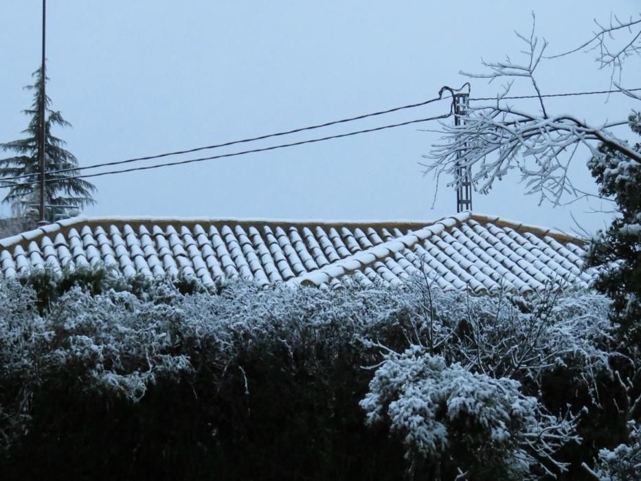 Nieve en Banyeres de Mariola a primera hora de esta mañana