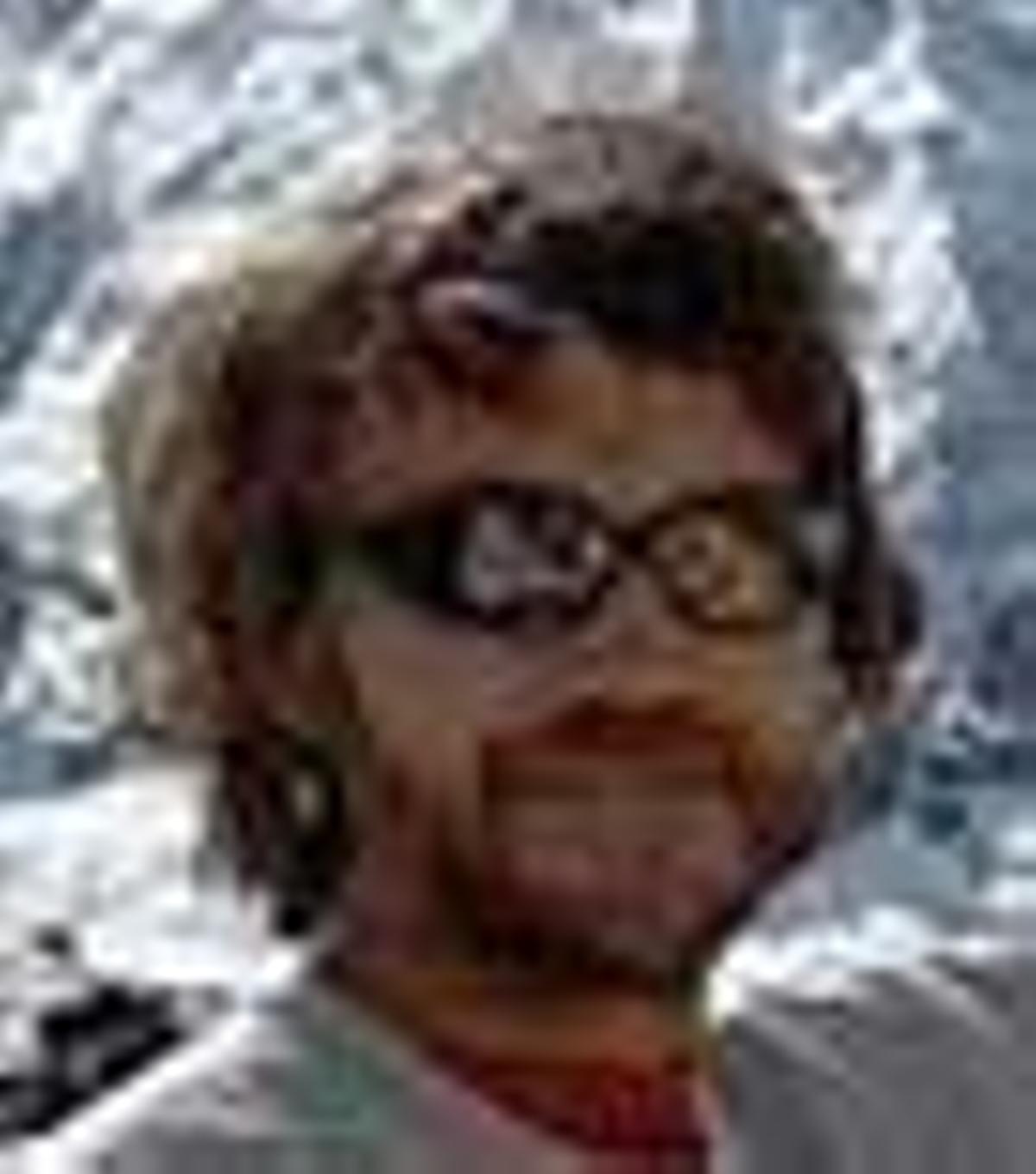 Jorge Egocheaga y Martín Ramos, en el centro, conversan con Juanito Oiarzabal.