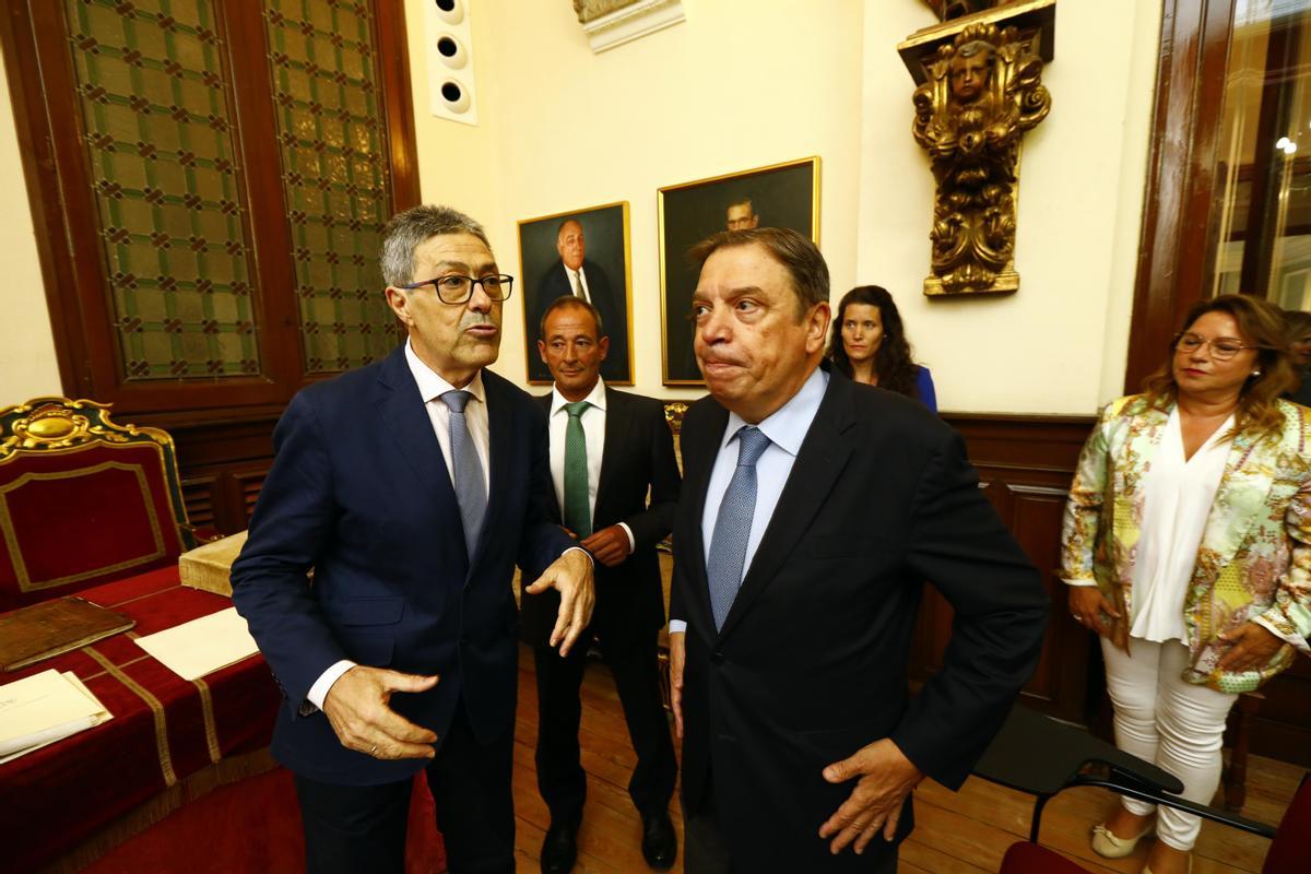 Planas visita la Casa de Ganaderos, en Zaragoza, esta mañana.