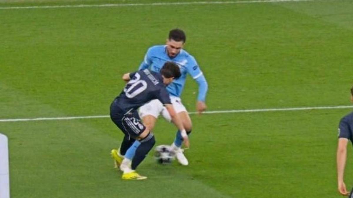 La acción del penalti (no señalado) sobre Cherky