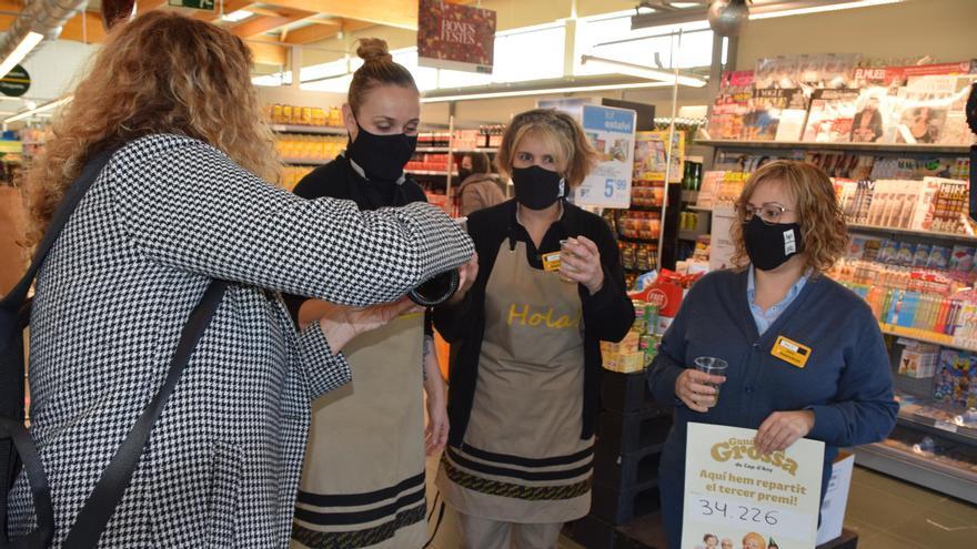 Encarregades del supermercat Bonpreu de Gironella celebren el premi