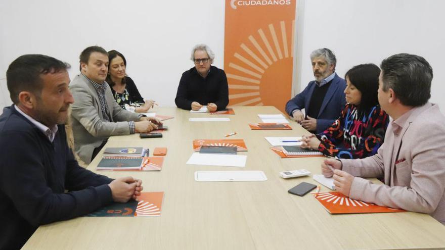Reunión de la gestora de Ciudadanos con Pérez Nievas, ayer. | ANDREEA VORNICU