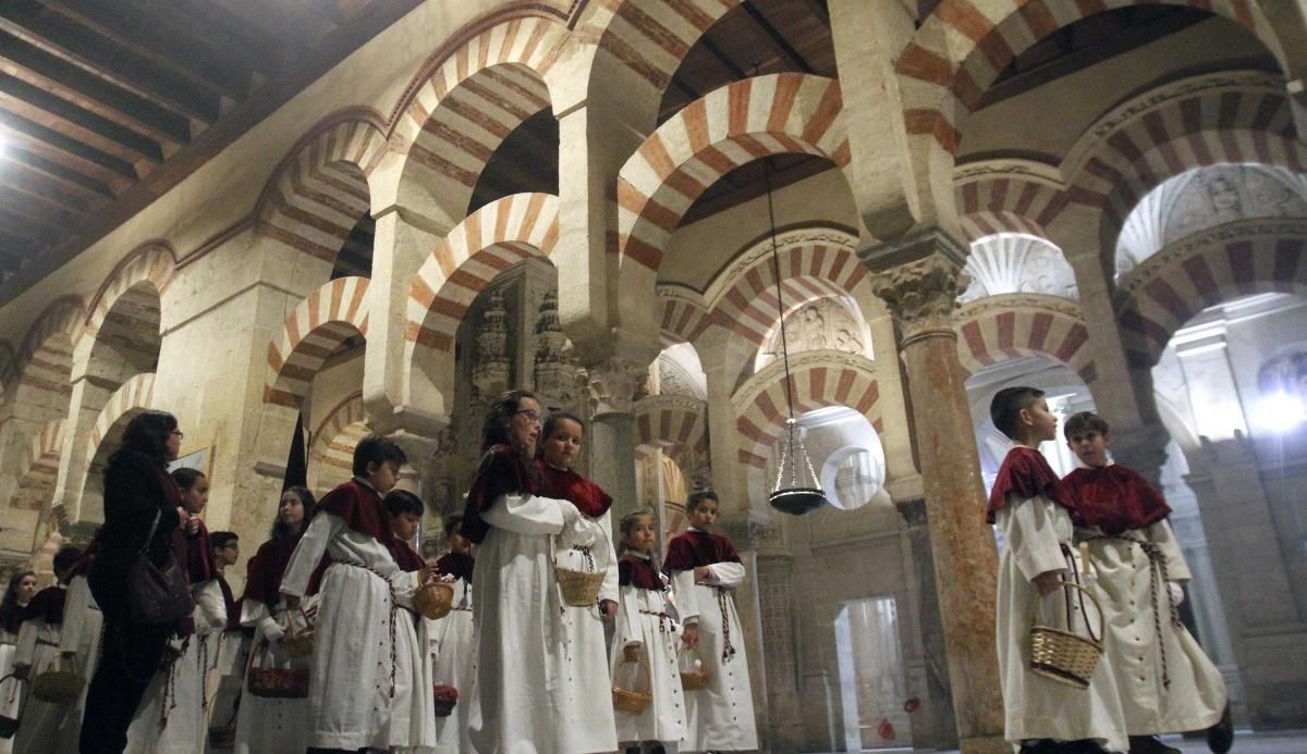 La Vera Cruz ha salido del Campo de la Verdad para mostrarse otro Lunes Santo