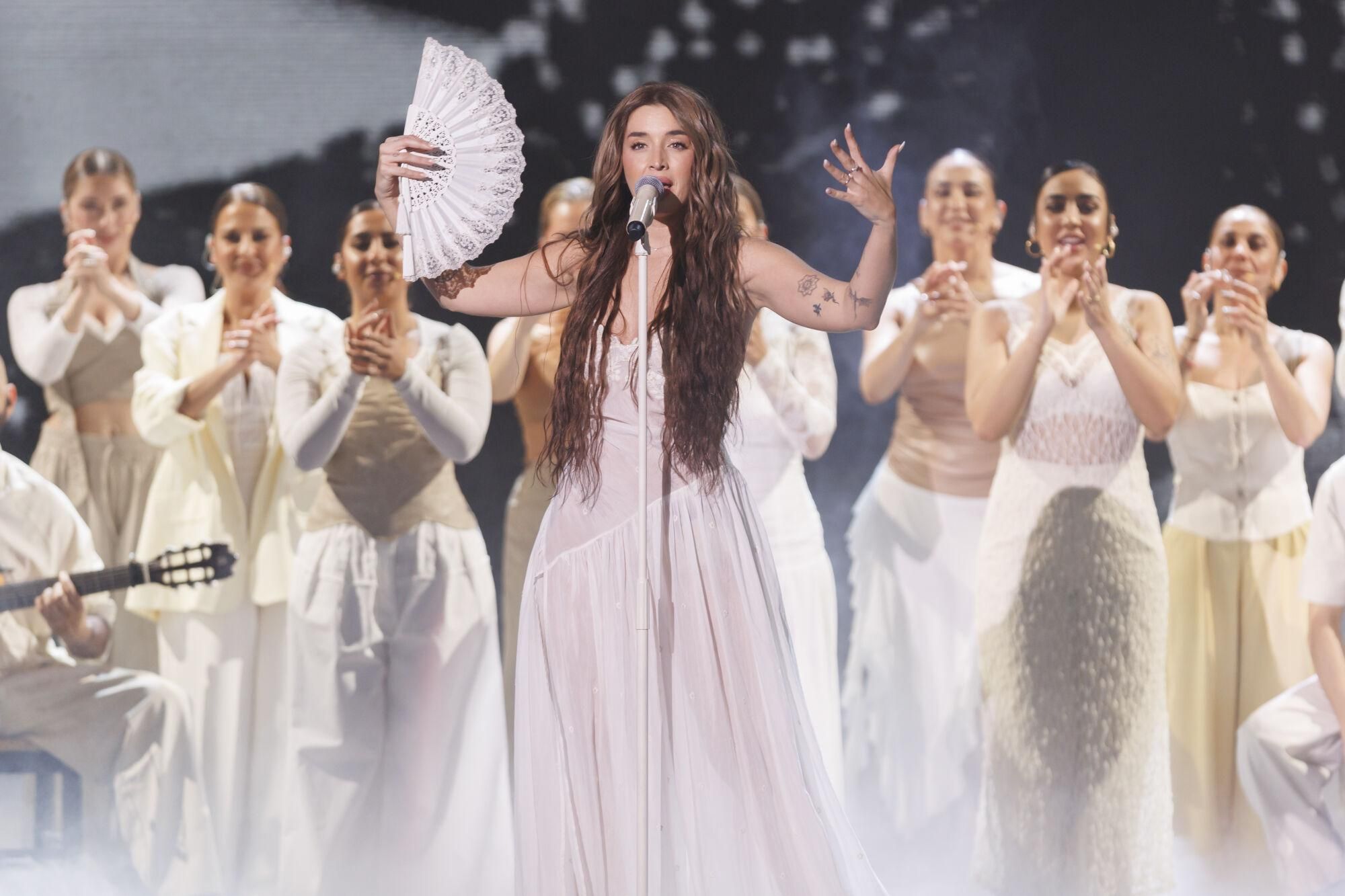 Lola Índigo canta durante la gala de entrega de la 39º edición de los Premios Goya, en el Palacio de Exposiciones y Congresos de Granada, a 8 de febrero de 2025, en Granada, Andalucía (España). Los galardones son otorgados de manera anual por la Academia de las Artes y las Ciencias Cinematográficas de España (AACCE) con el objetivo de premiar a los mejores profesionales en cada una de las distintas especialidades tanto técnicas como creativas del cine español. 08 FEBRERO 2025;GOYA;CINE;CINE ESPAÑOL;VALENCIA Álex Cámara / Europa Press 09/02/2025. LOLA ÍNDIGO;Álex Cámara;