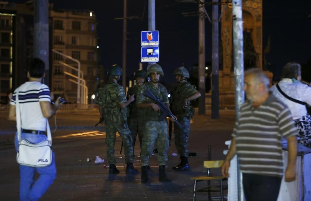 Soldats de l'exèrcit turc desplegats a Istanbul