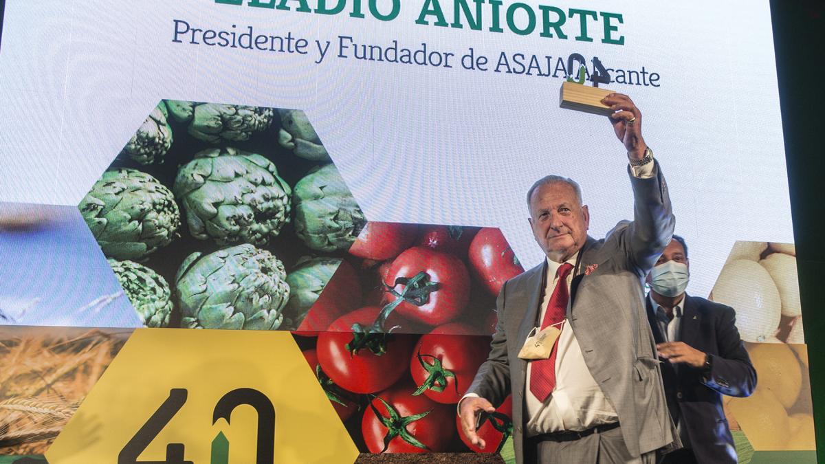 Eladio Aniorte Aparicio se retira de su cargo como presidente de Jóvenes Agricultores ASAJA Alicante.