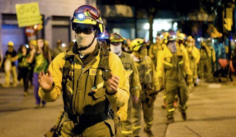 Fotogalería de la marcha de los bomberos forestales