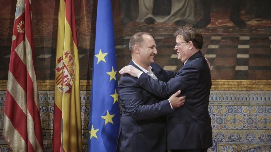 Imagen del ya exvicepresidente segundo del Consell y extitular de Vivienda y Arquitectura Bioclimática, Rubén Martínez Dalmau, junto al presidente de la Generalitat, Ximo Puig.