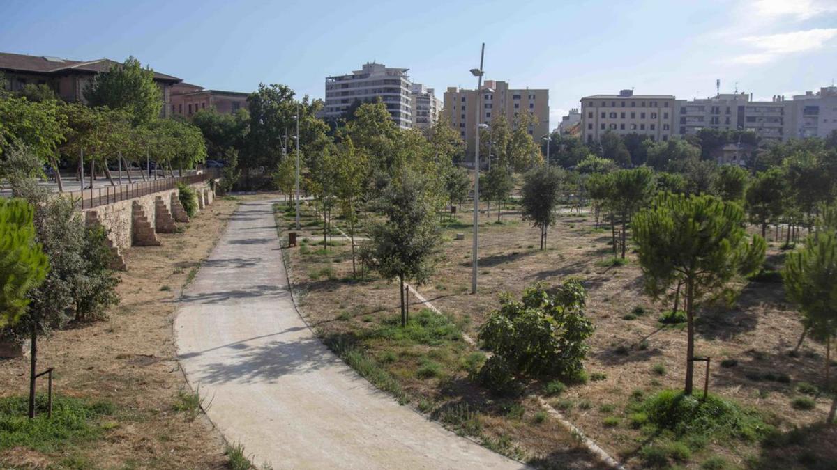 El Canódromo ya está abierto a la ciudadanía convertido en un gran parque público | G.BOSCH