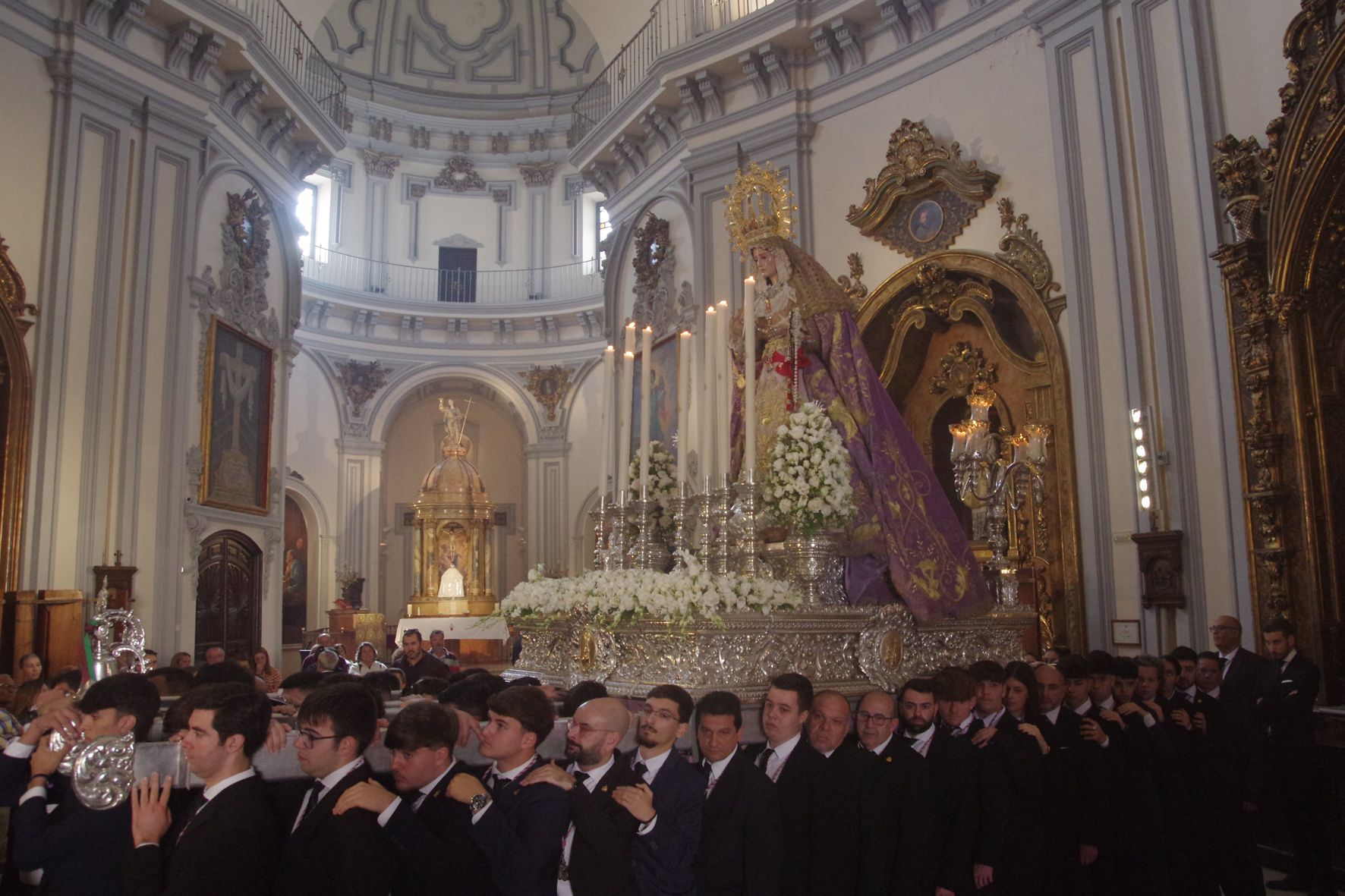 El Cristo de la Sangre y la Virgen de Consolación y Lágrimas en el traslado del Domingo de Pascua