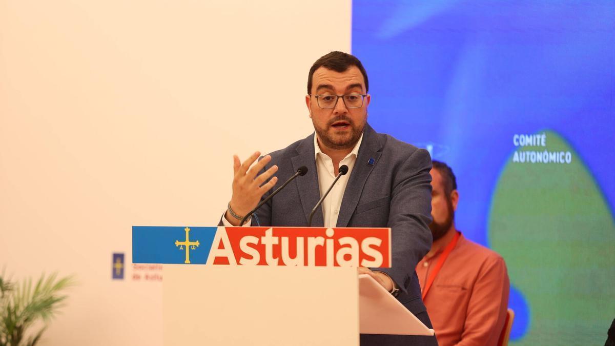 Adrián Barbón, en un comité autonómico de la FSA.