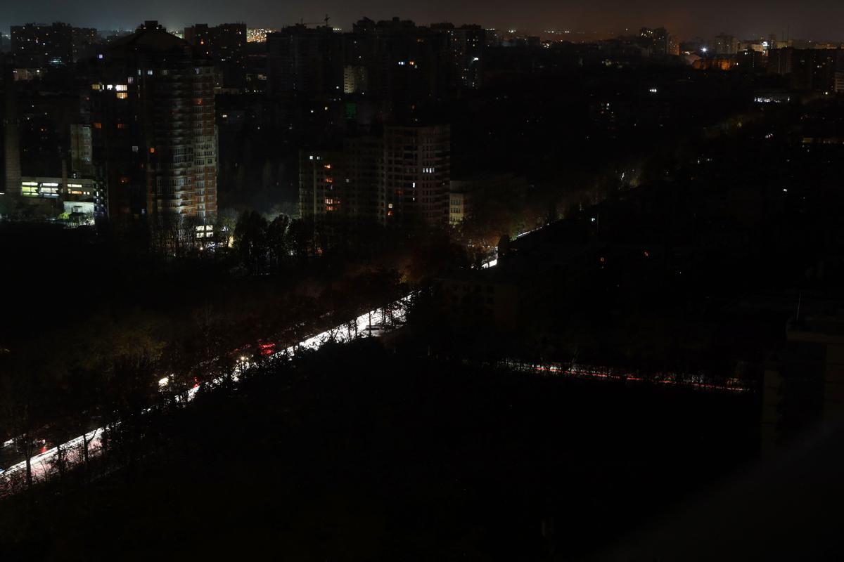 Cortes de luz en ciudades de Ucrania tras ataques rusos