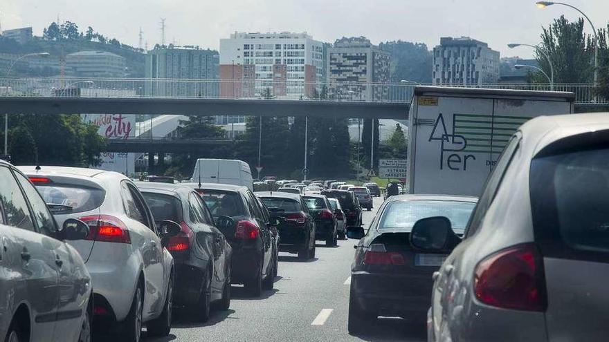 Atasco de circulación en la avenida Alfonso Molina.