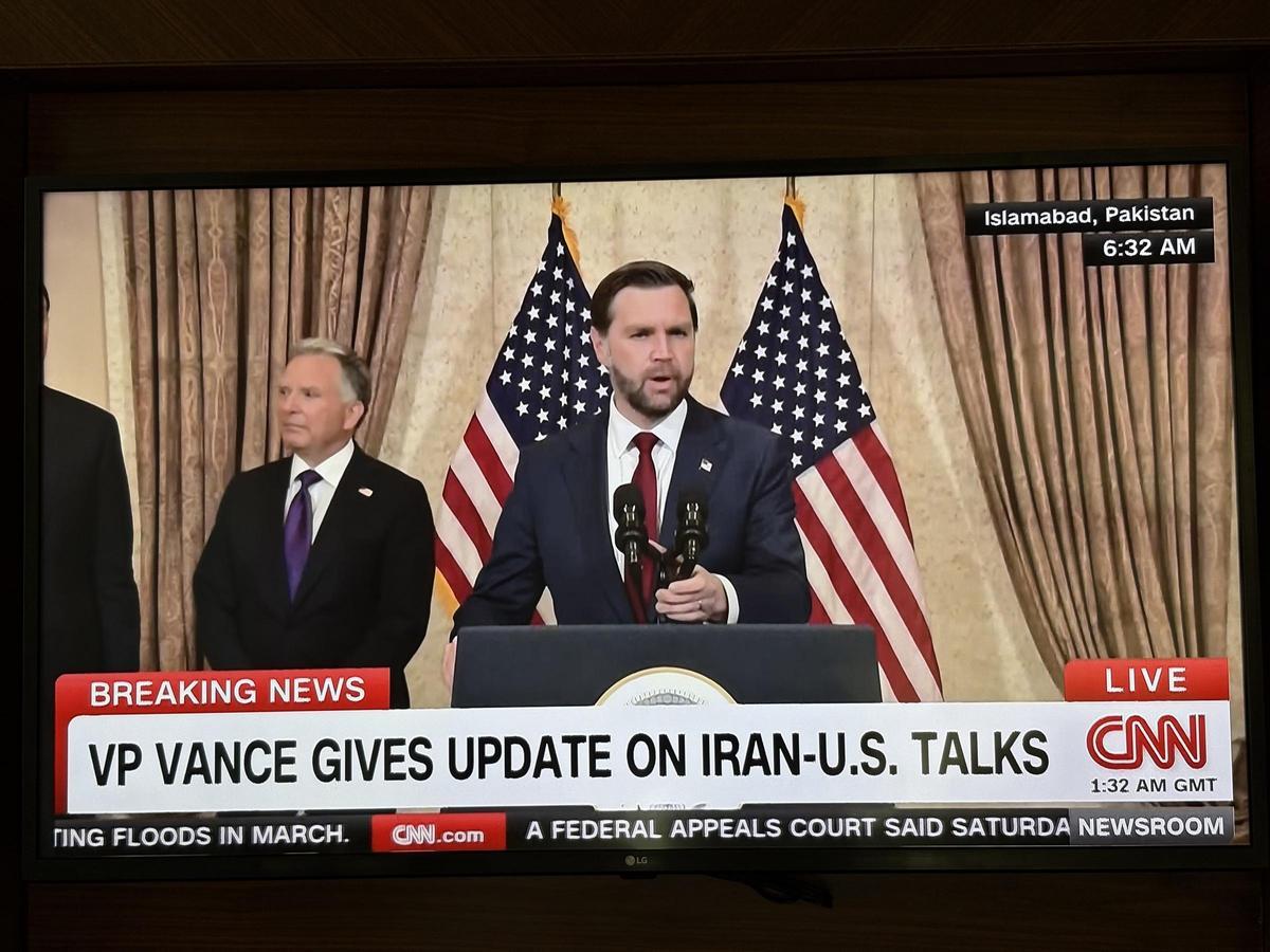 Vance compareix a Islamabad per anunciar el fracàs de les converses amb Iran