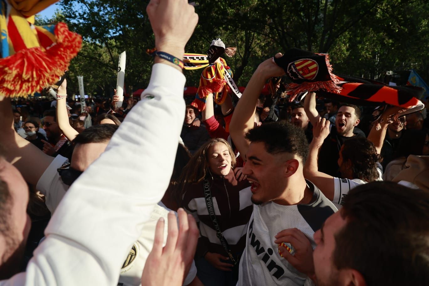 Mestalla es una fiesta en las horas previas a la final