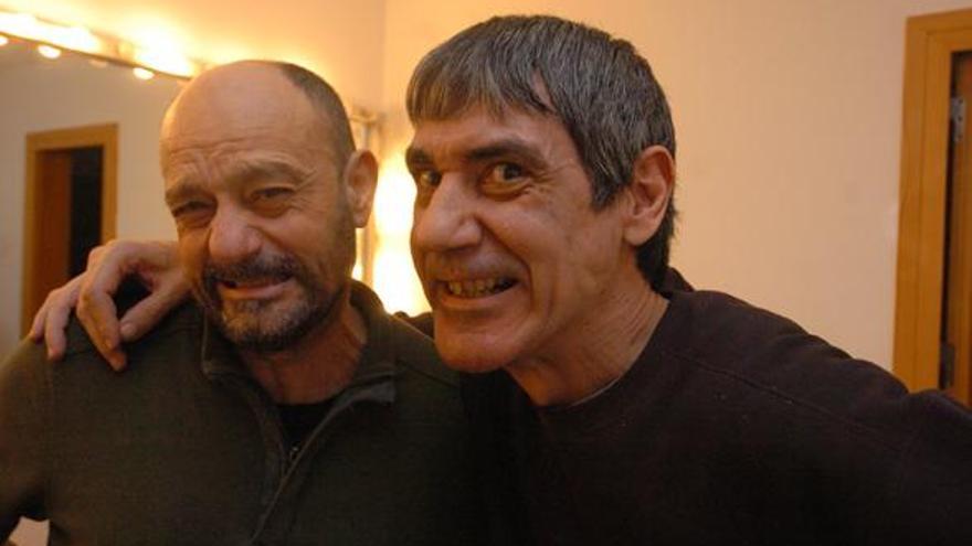 Los humoristas Javier Cansado y Carlos Faemino, anoche en el camerino del teatro Cuyás. i MARRERO