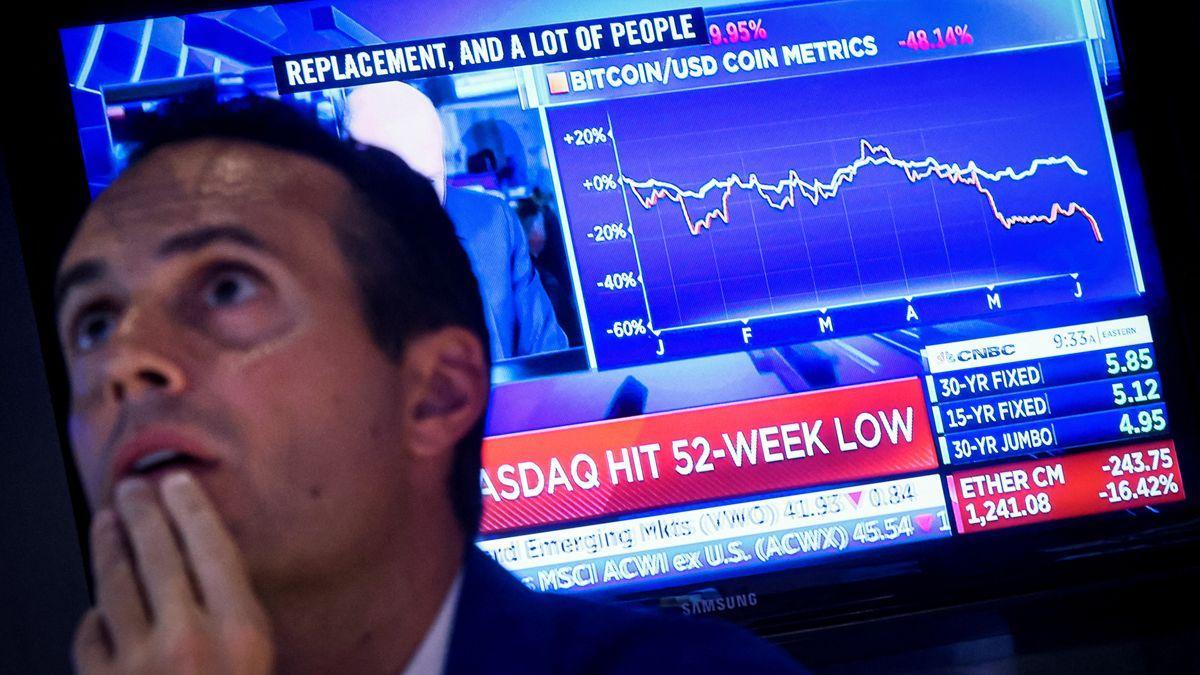 Un agente de bolsa en el New York Stock Exchange, en Nueva York.