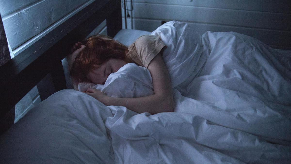 Un adolescente durmiendo, en una imagen de archivo.