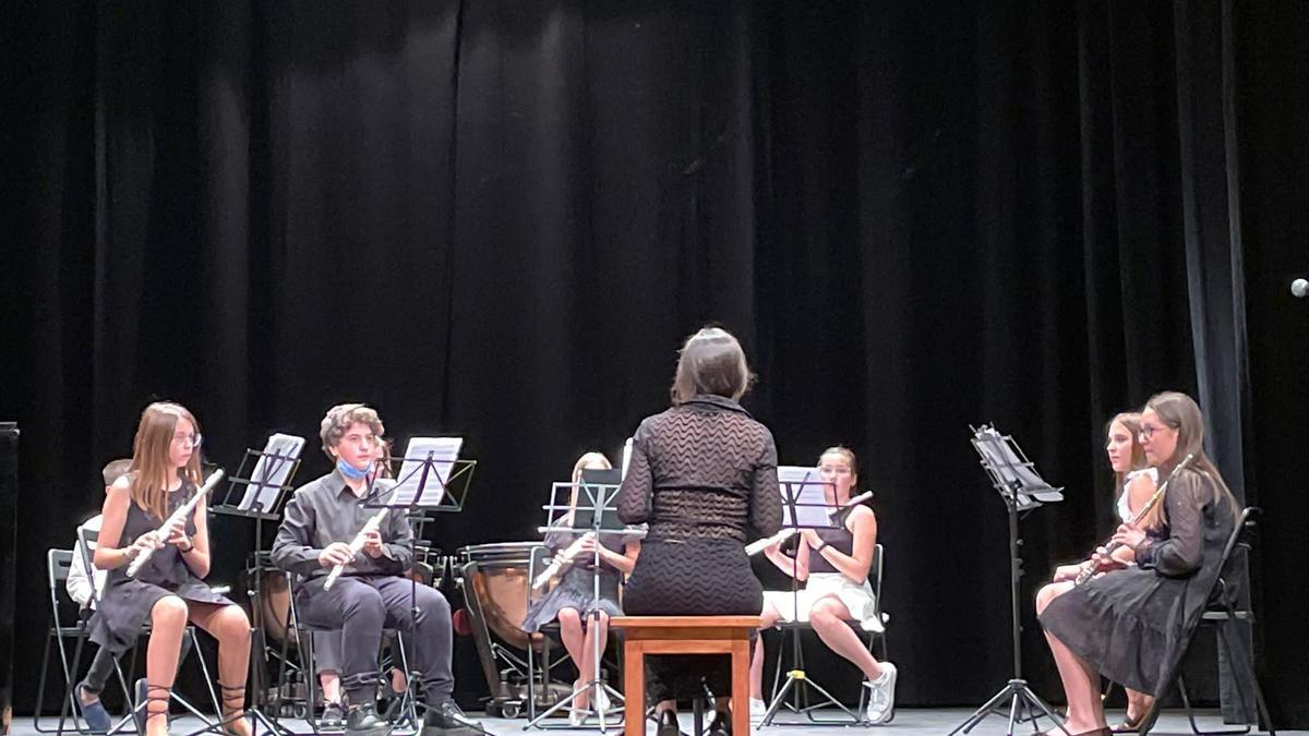 Alumnos del centro, en la audición fin de curso ofrecida en el Teatro Latorre