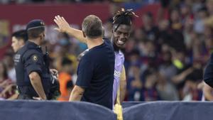 Hansi Flick saluda a Nico Williams