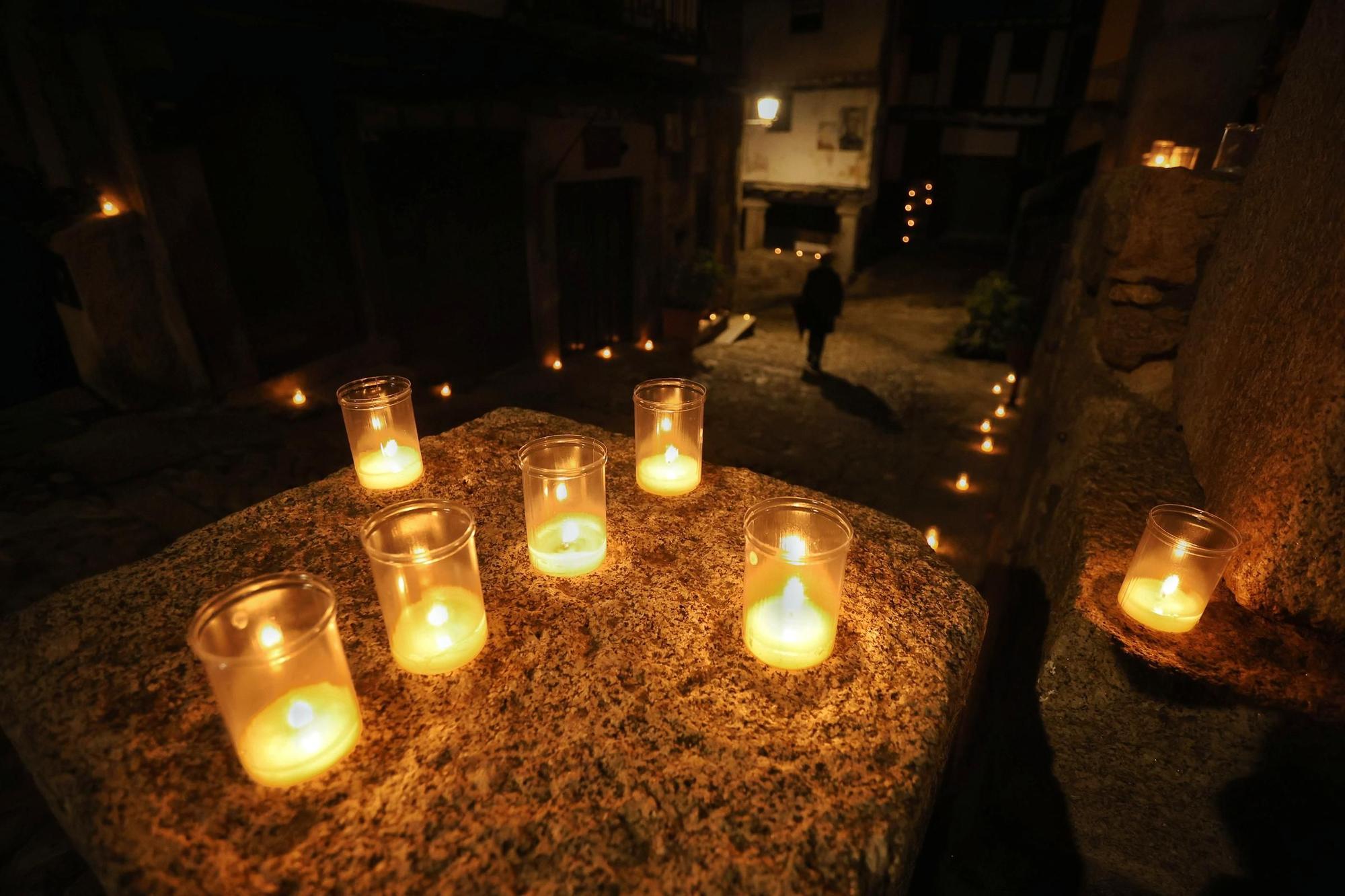 GALERÍA: Así fue la noche de almas blancas de Mogarraz (Salamanca)