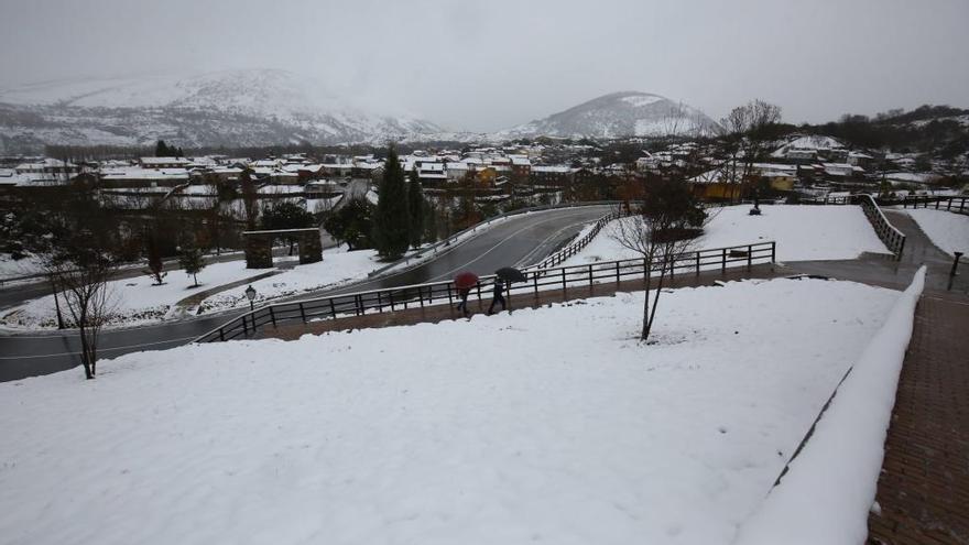 La nieve cubre los campos de León.