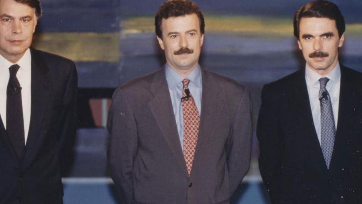 Felipe González, Manuel Campo Vidal y José María Aznar, listos para el debate.