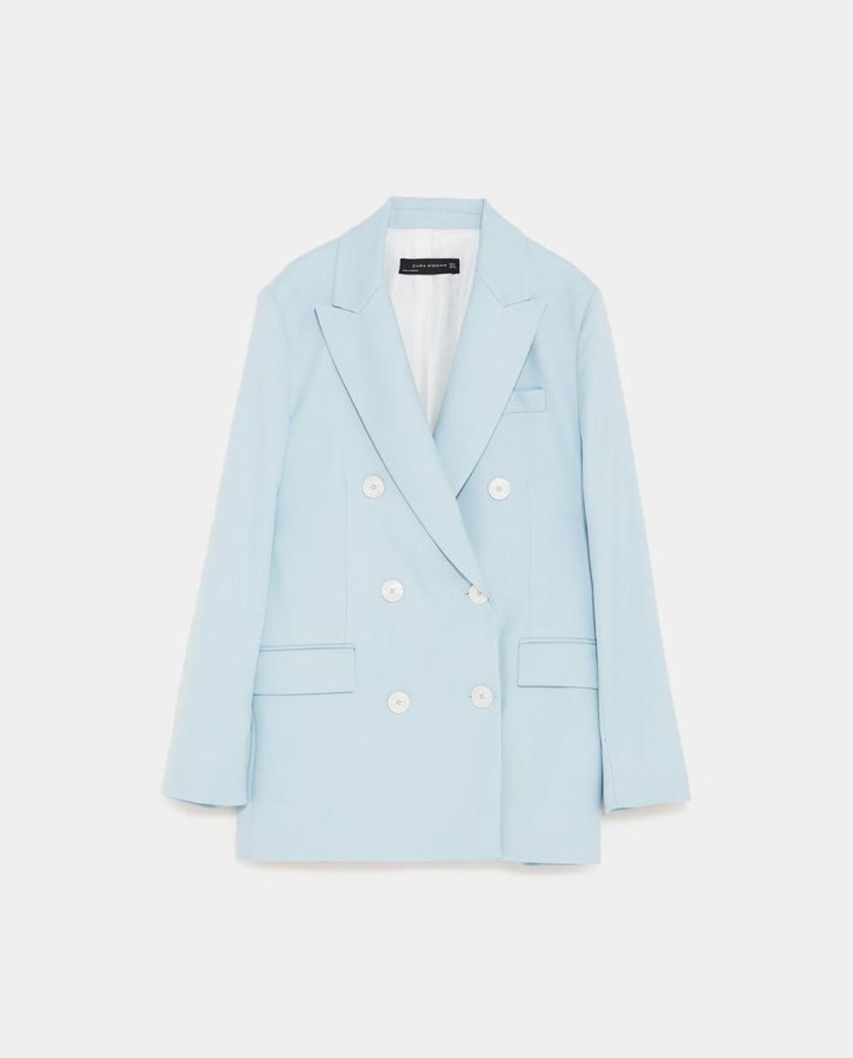 Trajes de Zara en colores pastel: chaqueta azul celeste