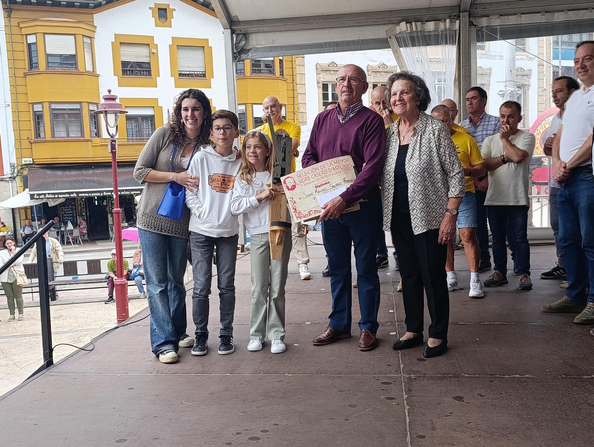 Héctor García, de Llanes,  gana la "champions" de la sidra casera en Villaviciosa