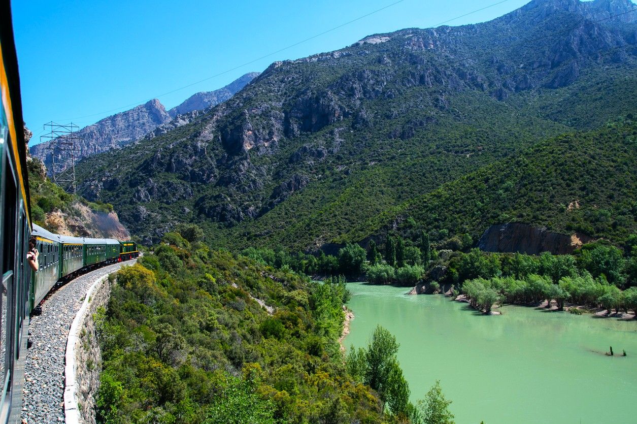 Uno de los lagos que se ven desde el Tren de los Lagos en Lleida