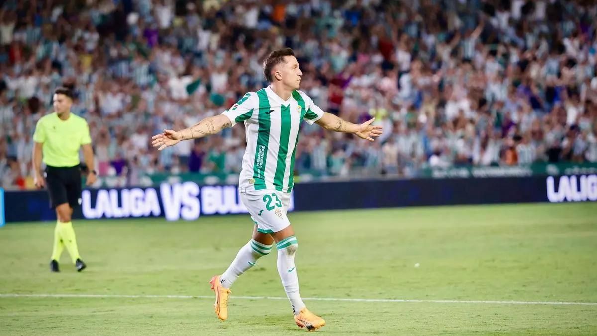 Christian Carracedo celebra un gol con el Córdoba CF este curso en El Arcángel.