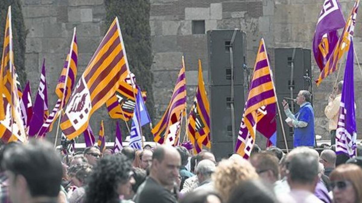 Final de la manifestación sindical del Primero de Mayo en la plaza de la Catedral de Barcelona el pasado viernes.