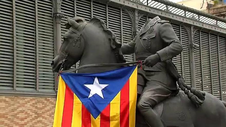 La estatua decapitada de Franco amanece pintada en Barcelona