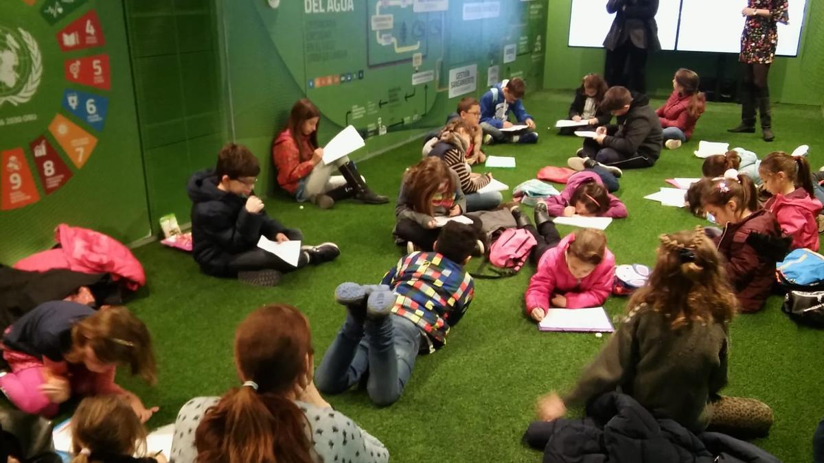 Actividad de aqualogía en el museo de la entidad /Aguas de Alicante