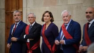 El alcalde Jaume Collboni con Xavier Trias, Ada Colau, Ernest Maragall y Daniel Sirera