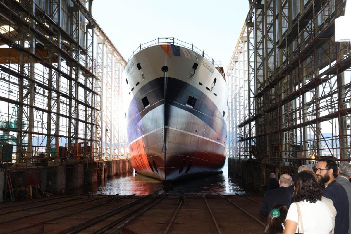 El "Odón de Buen" toca el agua en Vigo