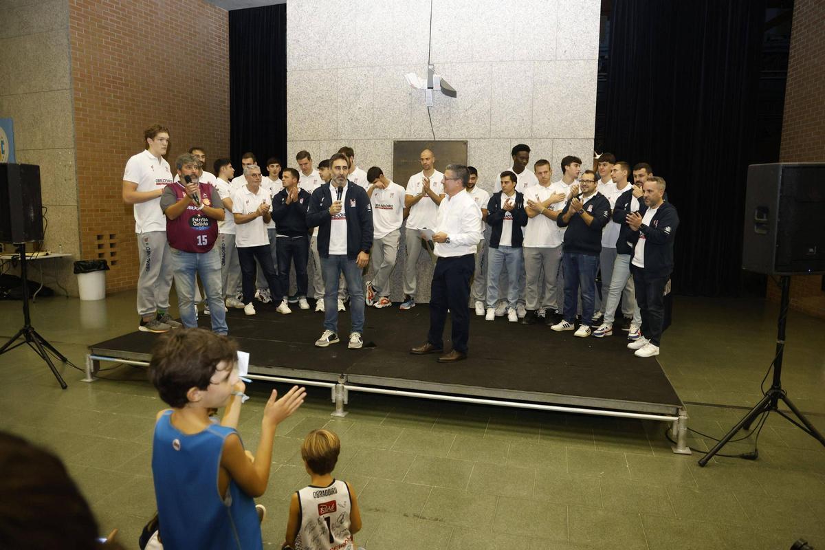 El Obradoiro 24-25 se presenta ante sus aficionados con el deseo de llevarlos a ACB