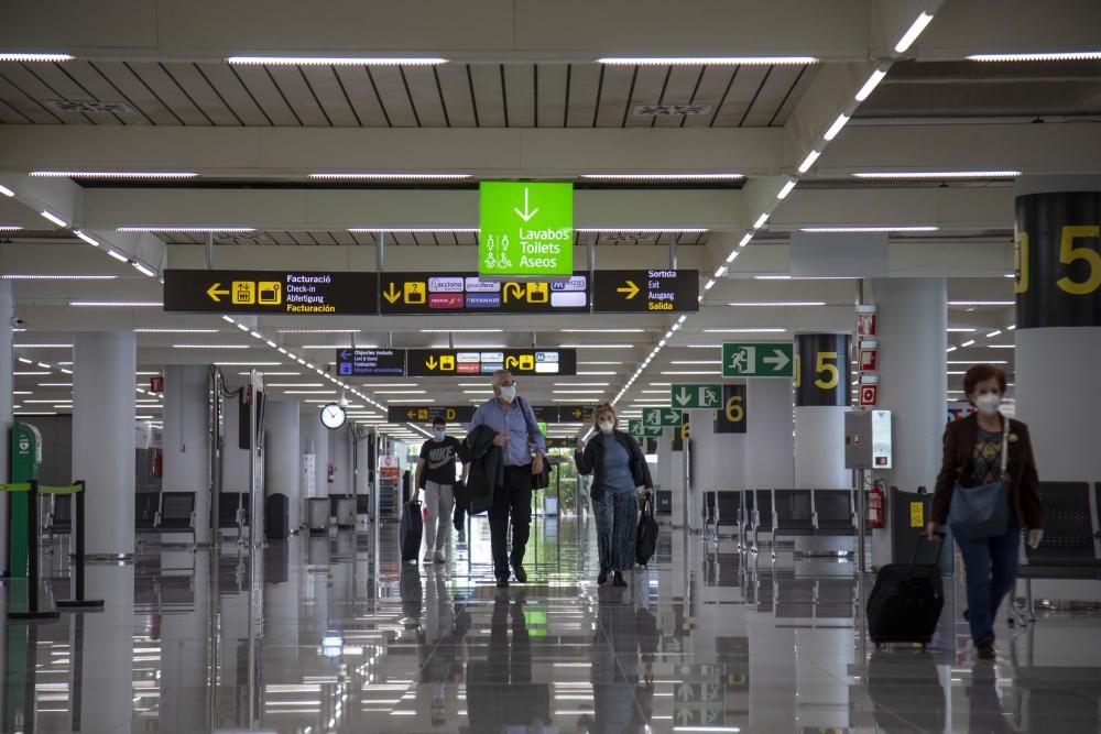 Son Sant Joan prohíbe la entrada si no se lleva tarjeta de embarque