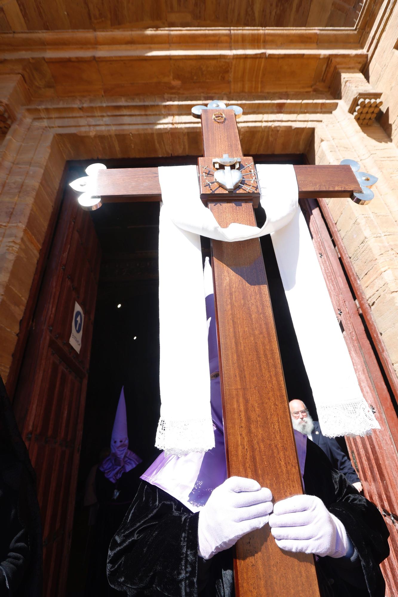 EN IMÁGENES: Así fue la procesión de la Soledad en la Semana Santa de Oviedo