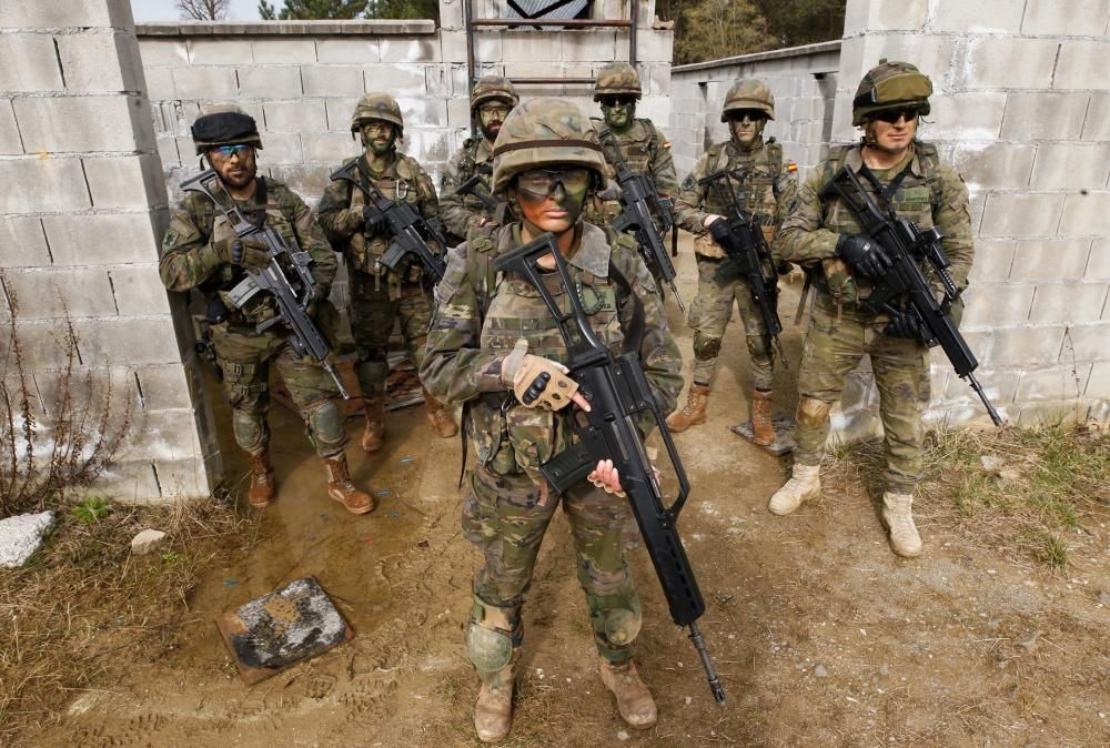 Mujeres soldado en Cabo Noval