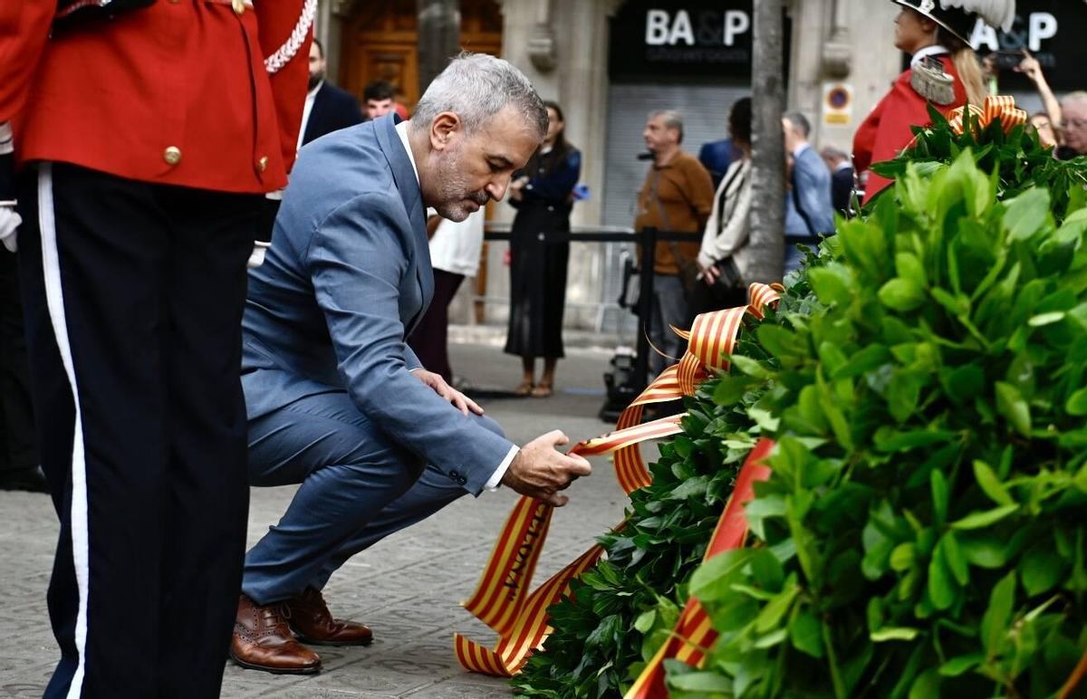 Diada de Catalunya: Ofrenda floral en el monumento a Rafael Casanova