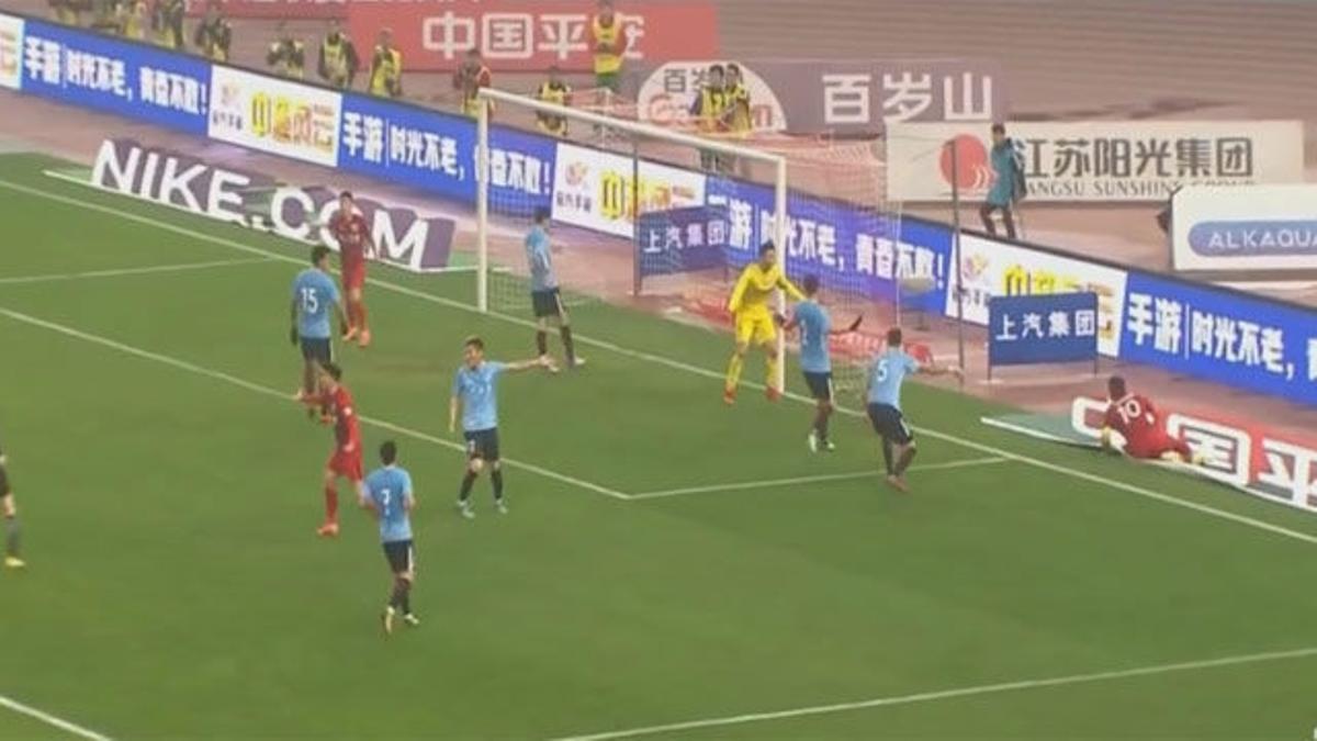 Carrasco y Gaitán pierde 8-0 en su debut con el Dalian Yifang