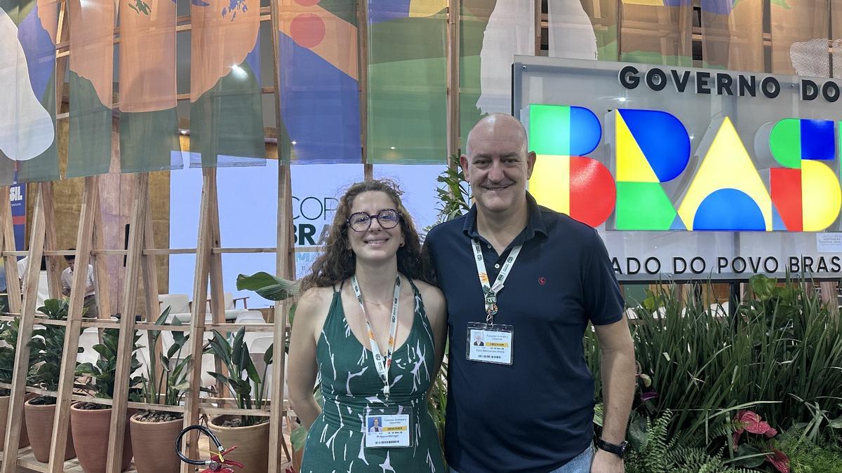 El director de Clima y Mercado de la Sostenibilidad de Ecodes, Pablo Barrenechea, junto a la responsable del proyecto AmbiciónCOP, Philippine Ménager.