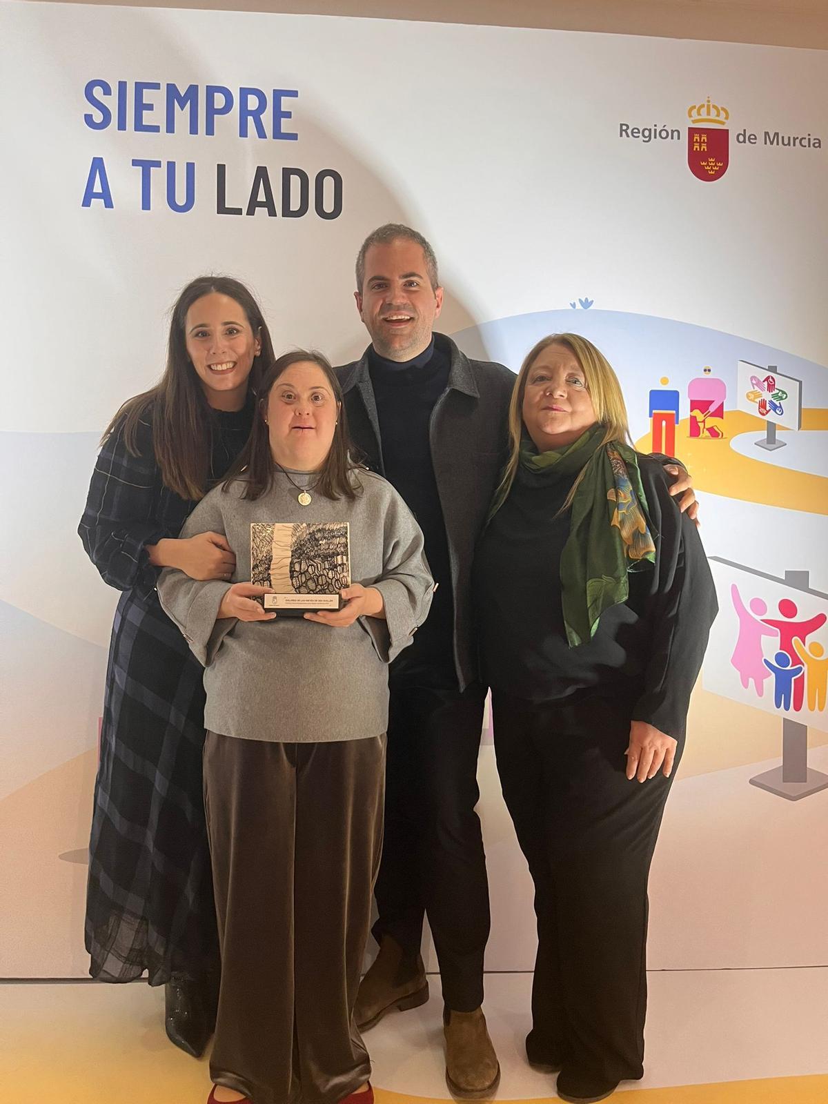 La nadadora internacional Loli de Gea, junto a concejales del Ayuntamiento de Cehegín y la diputada Pepa Carreño