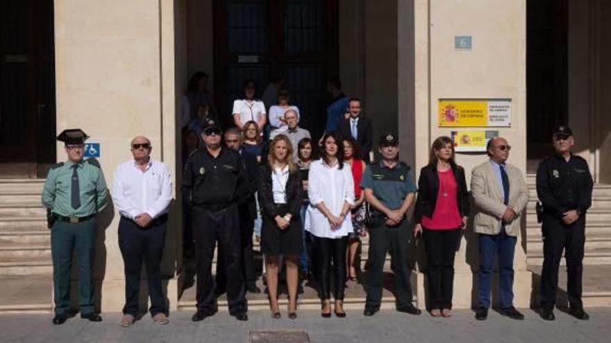 Minuto de silencio por el crimen en Calp