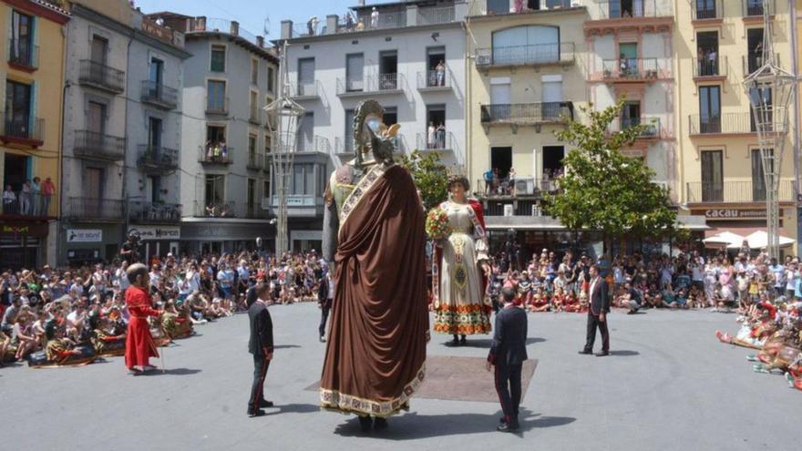 La faràndula olotina surt al carrer per celebrar les festes del Corpus