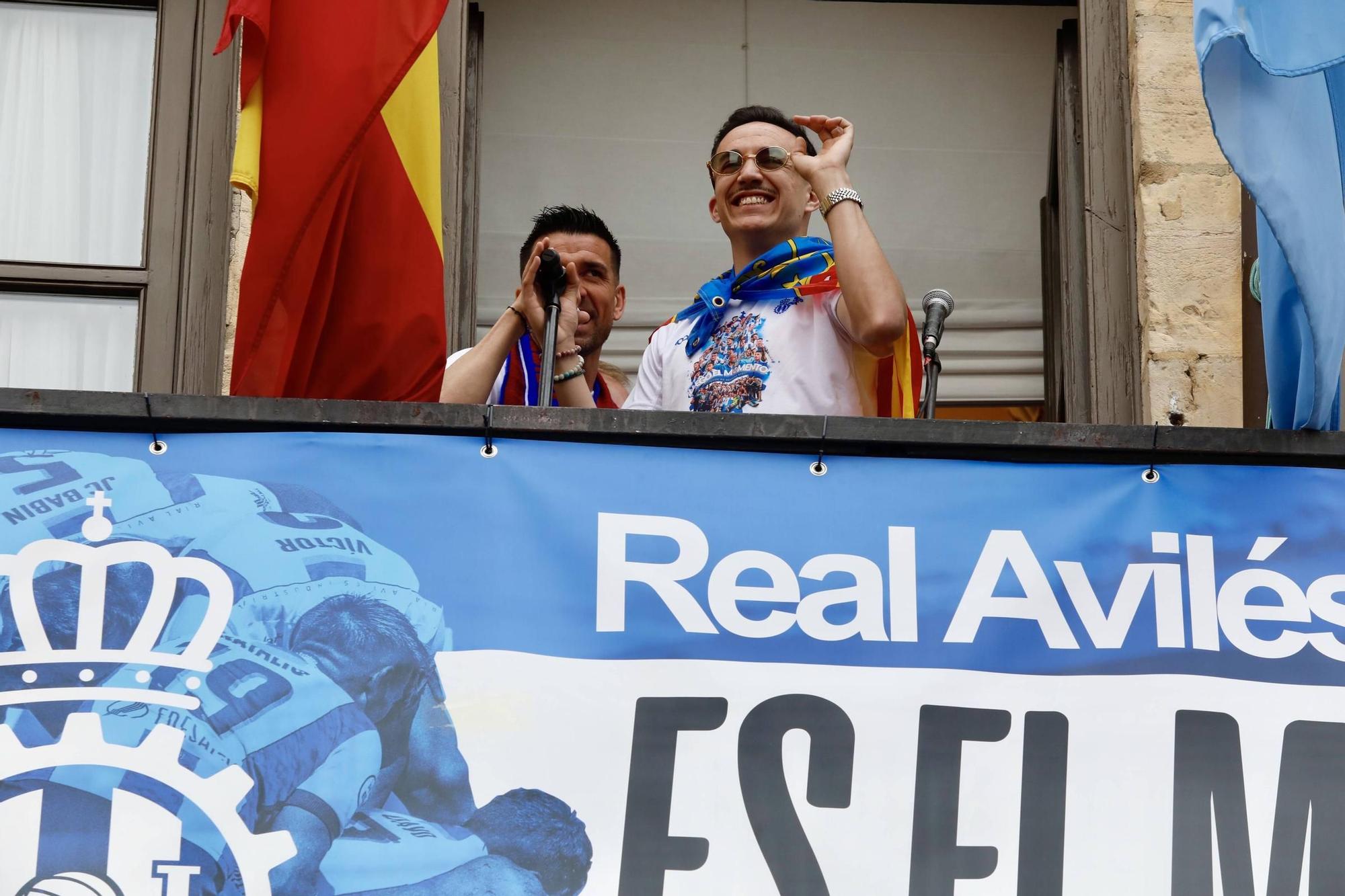 EN IMÁGENES: Así fue el recibimiento de los jugadores del Real Avilés en el Ayuntamiento