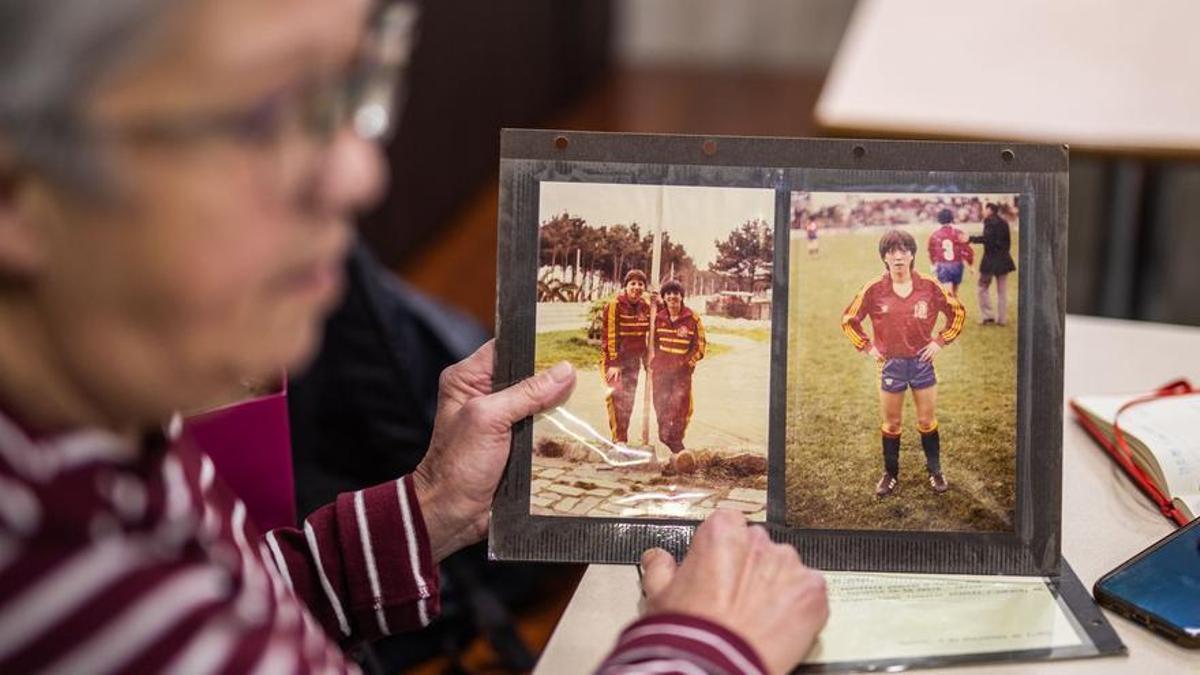 Elisabet Sánchez, con una imagen de cuando jugaba con la selección española.