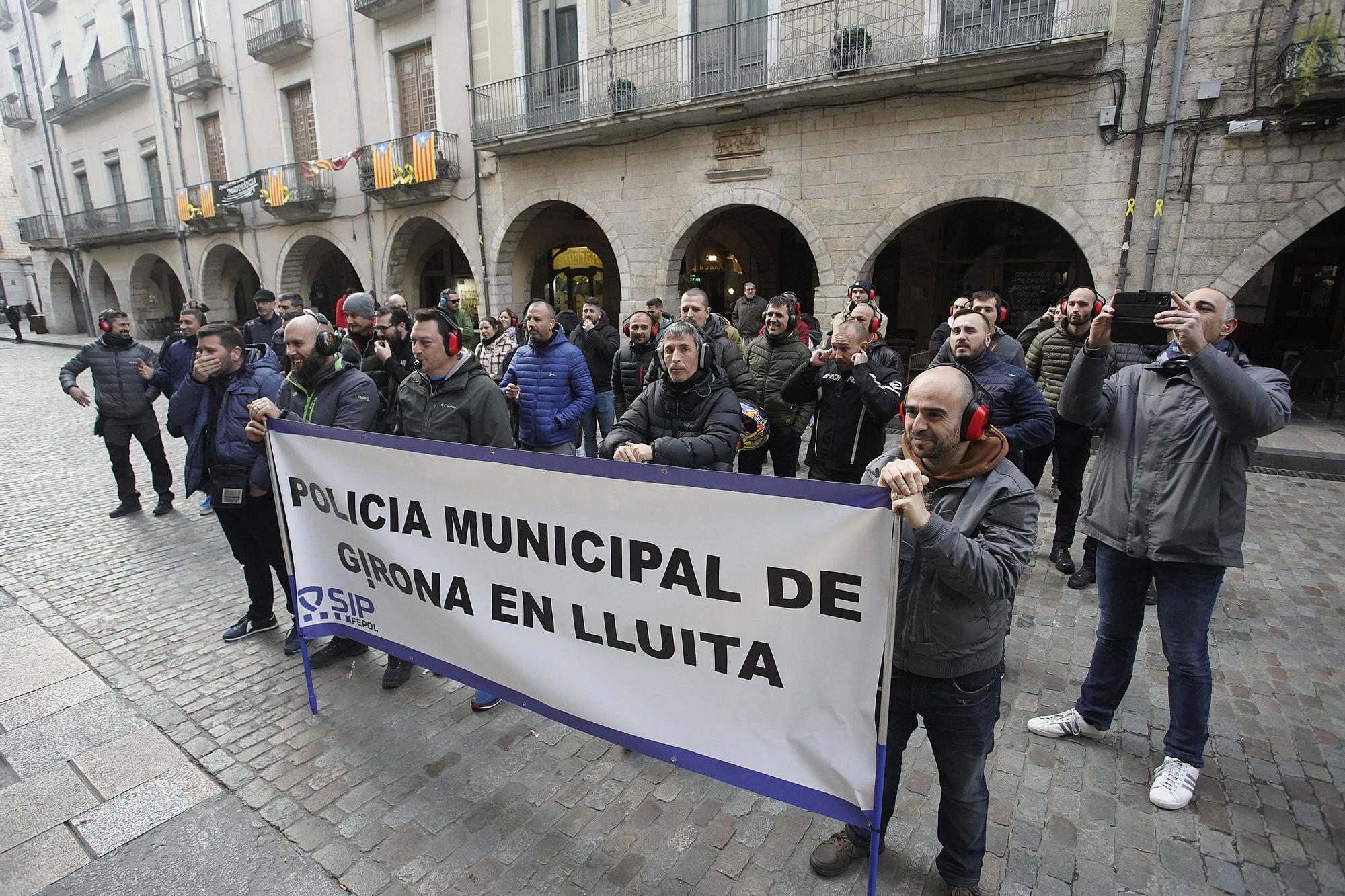 La Policia Municipal es torna a manifestar abans del ple de Girona